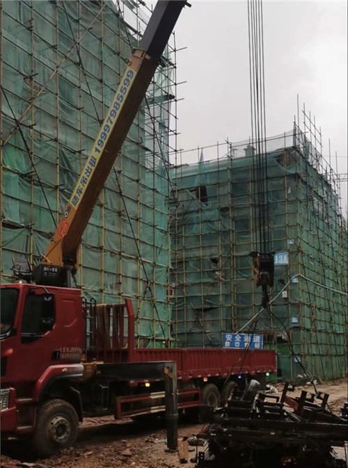 源汇区“慢工细活”—— 吊车的 “微动控制” 技术